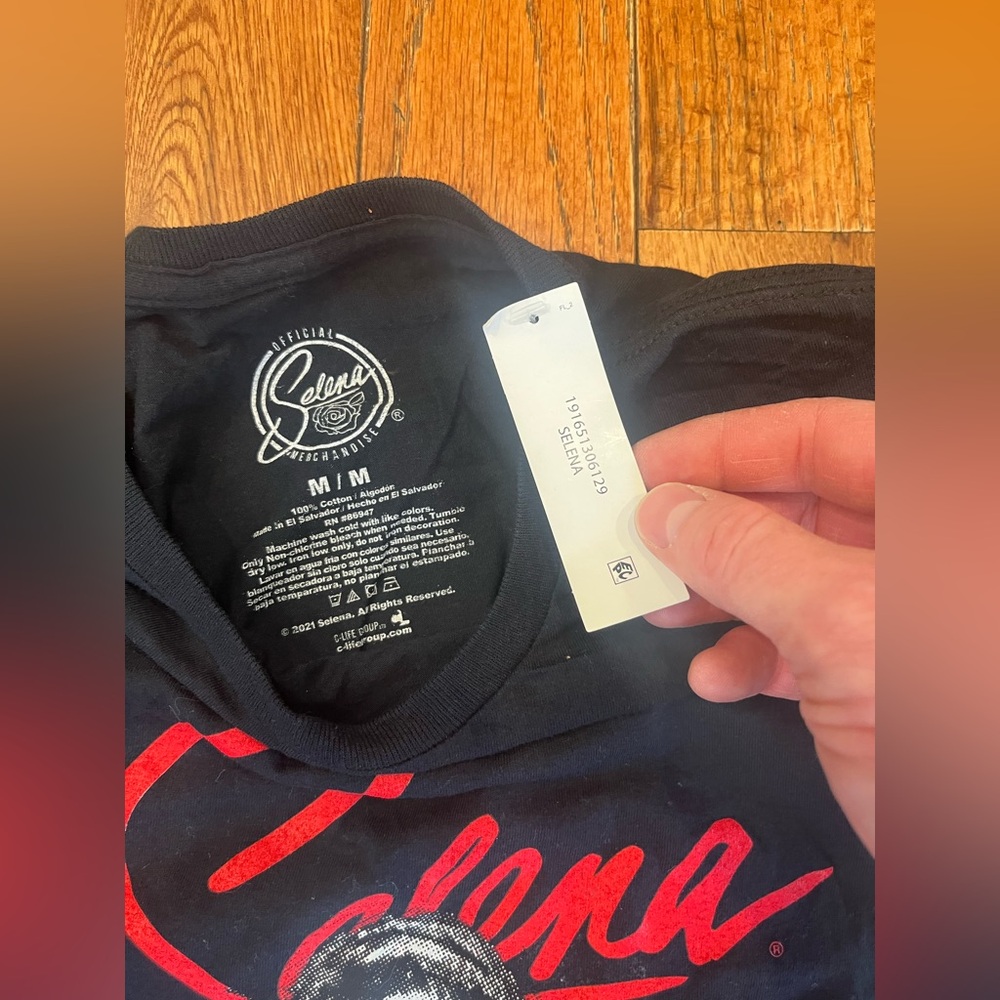 Selena Shirt Black Roses T-Shirt Womens Medium Licensed‎ Quintanilla New - Picture 4 of 8